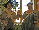 Linda och arkeologen Rikard alias Linné och okänd 1700-talsdam